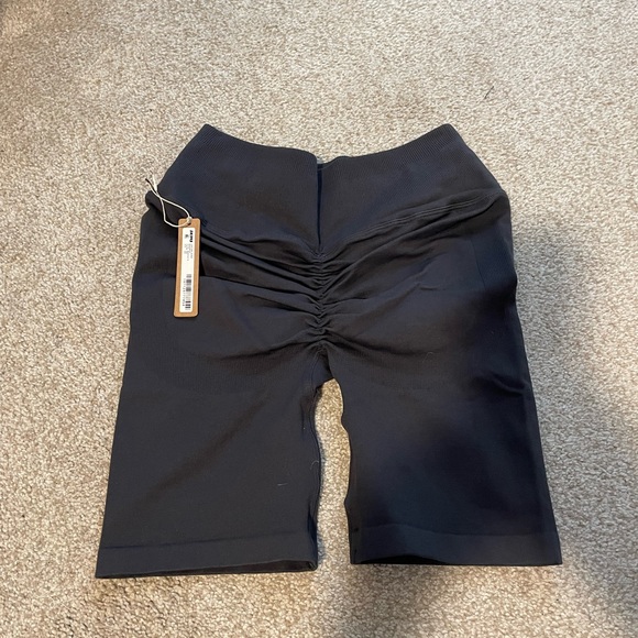 SKIMS Recycled Nylon Bike Shorts - Picture 6 of 7